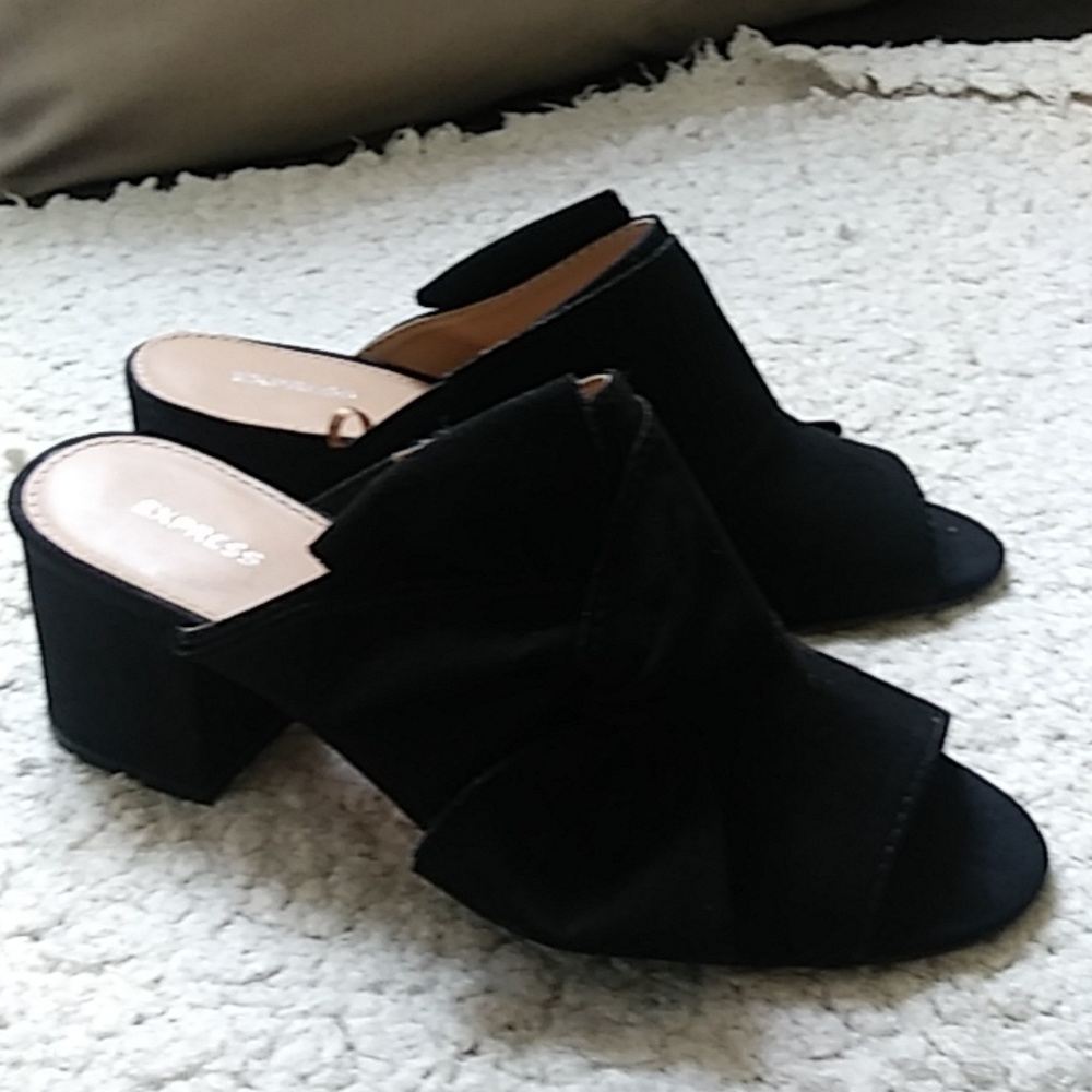 Women bow slides